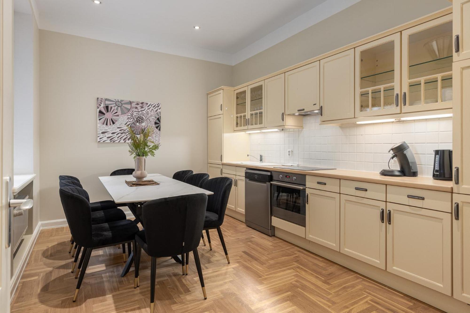 Apartment K1820 Family *