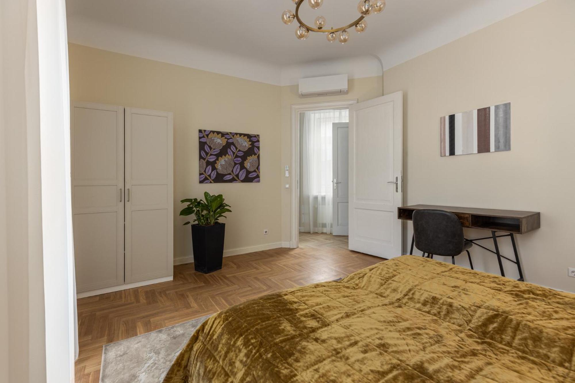 K1820 Family Apartment *